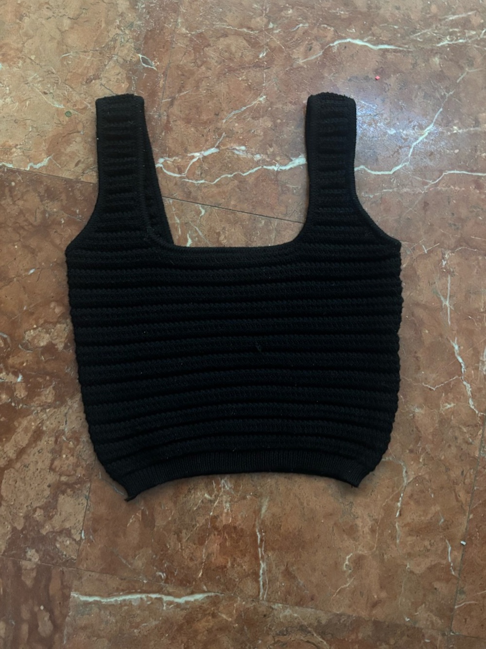 Crop-top tejido a mano
